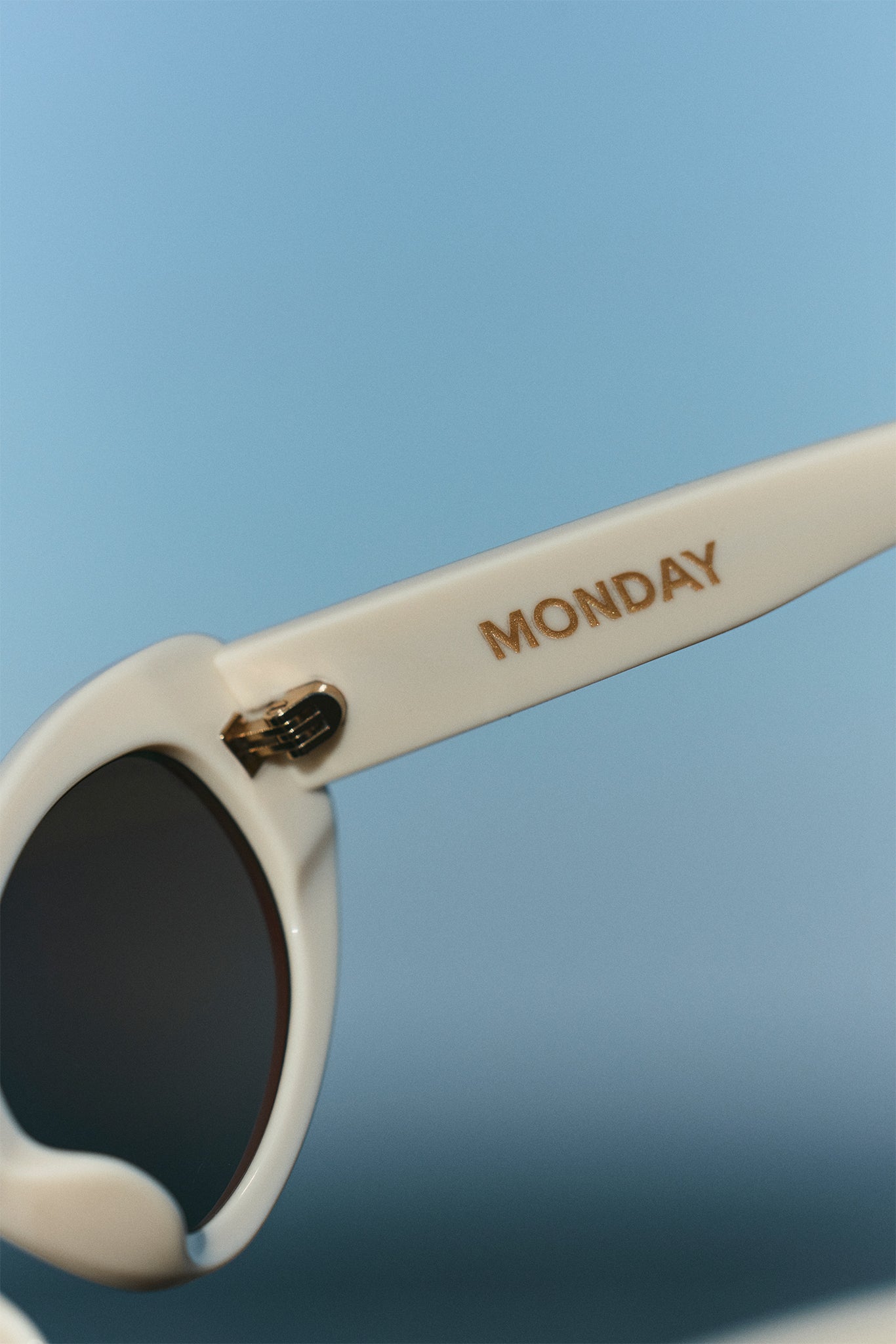 Es Vedrá Sunglasses - Ivory - Image 3