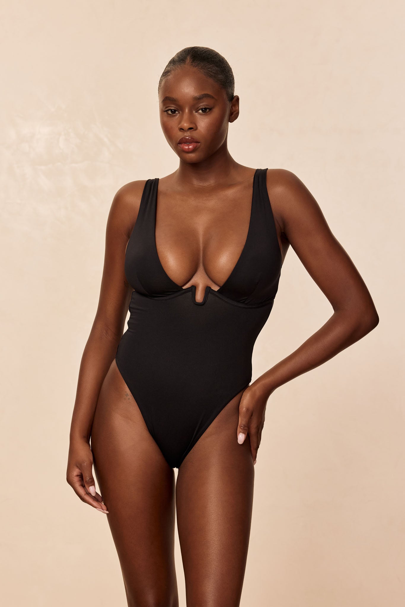 Milos One Piece - Black - Image 2